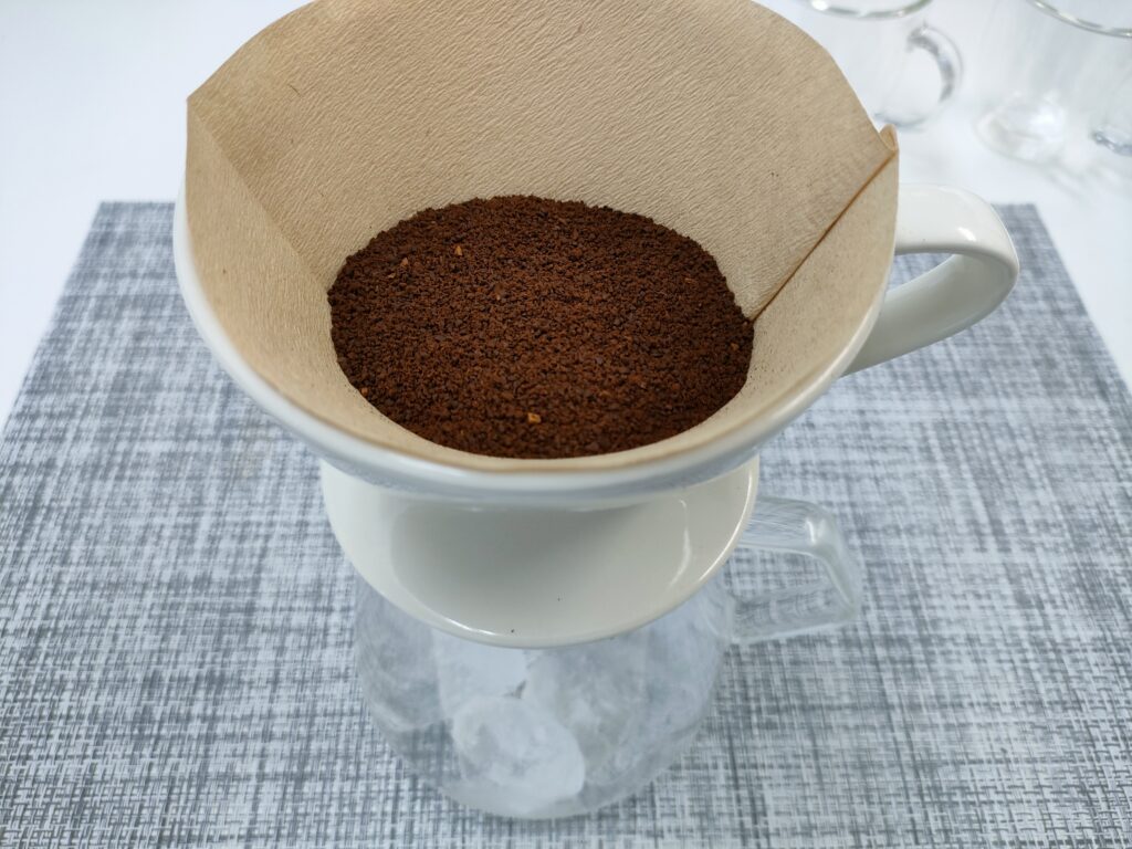 コーヒー粉を４杯分セットします